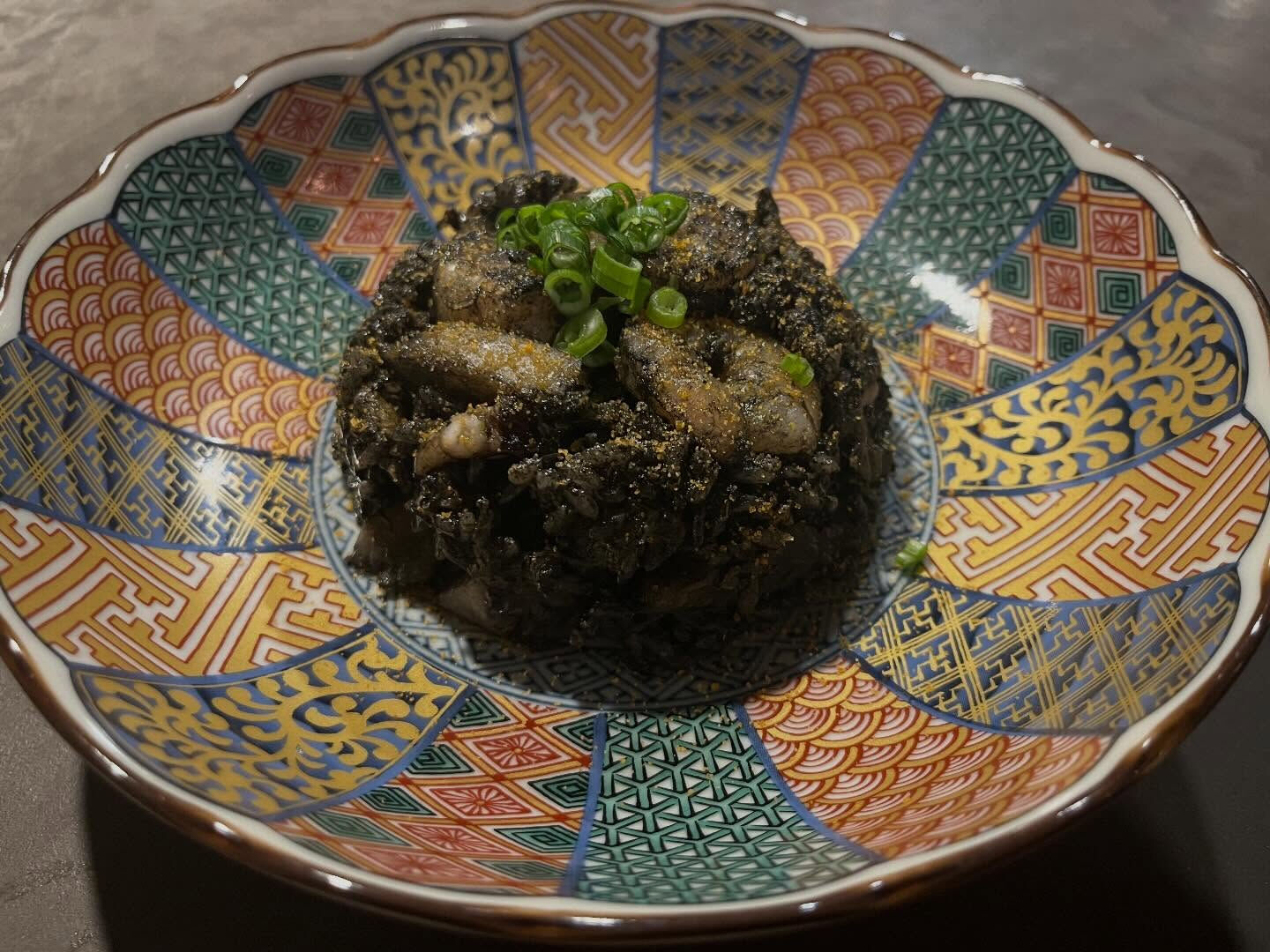 「ガーリックイカ墨チャーハン」